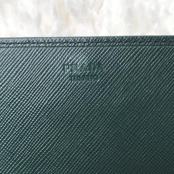 SOLD! 🍀Prada Convertible Clutch Crossbody 🍀 - Picture 4 of 8